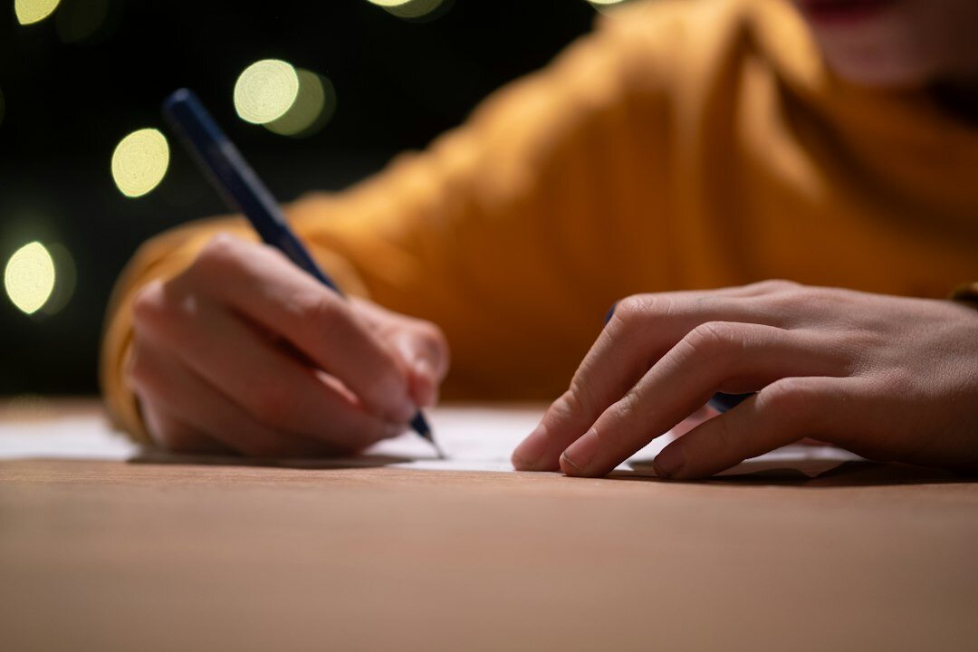 writer brainstorming plot